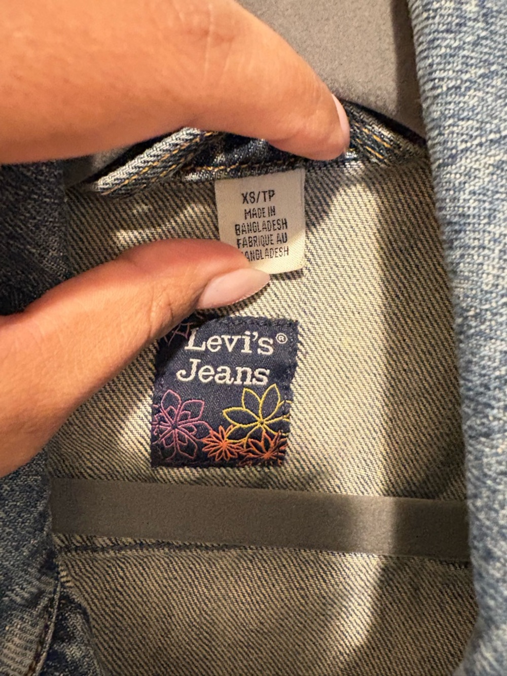 Levi's Light Blue Denim Jacket XS- Special edition floral label - Picture 3 of 4